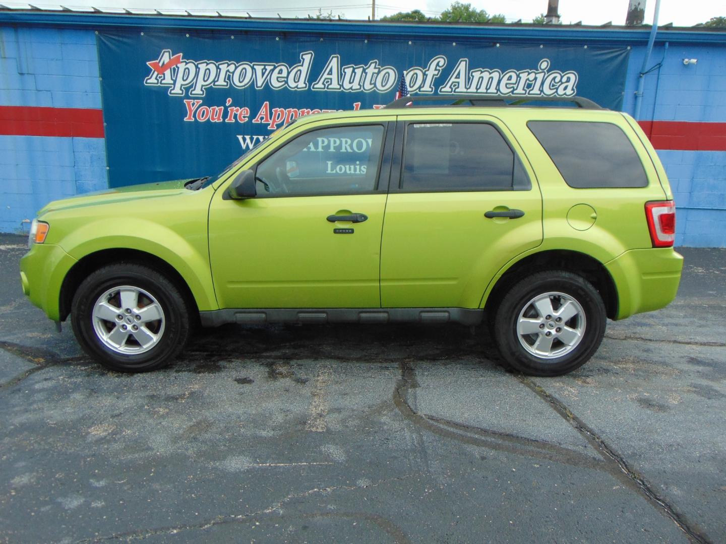 2012 Green Ford Escape (1FMCU0D77CK) with an 4-Cyl 2.5 Liter engine, Automatic, 6-Spd transmission, located at 2105 Dixie Hwy, Louisville, KY, 40210, (502) 772-3333, 38.220932, -85.795441 - Photo#0